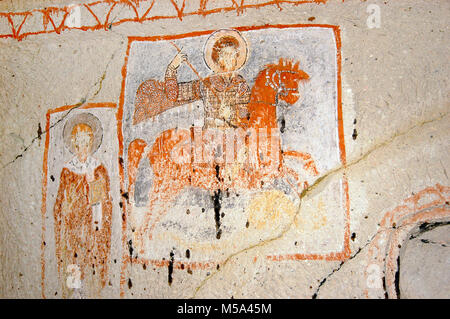 Der heilige Georg tötet den Drachen. Innere der Höhle Kirche mit frühen christlichen Byzantinischen Fresken - Kappadokien, Zentralanatolien, Türkei Stockfoto