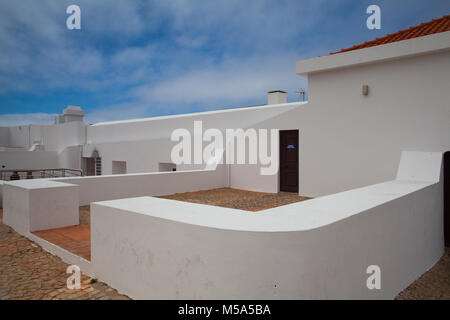 Sintra, Portugal, 5. Juli 2014: Leuchtturm von Cabo de Sao Vicente, Sagres, Algarve, Portugal. Cabo da Roca Leuchtturm war der erste Zweck gebaut ligh Stockfoto