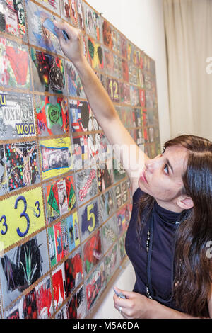 Miami Beach Florida, Convention Center, Zentrum, Arteamericas Latin American Art Fair, Galerien, Galerien, Händler, Händler, Gallerist, Sammlung, buye Stockfoto