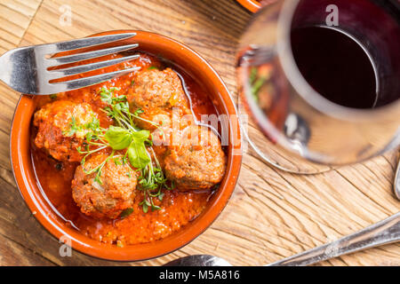 Leckere rustikale spanische Mediterrane Tapas Vorspeisen Fingerfood Stockfoto