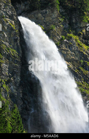 Stäubifall - 100 m, Alp Aesch, Uri, Schweiz Stockfoto