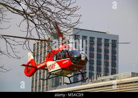 Magdeburg, Deutschland - 21. Februar 2018: Start der Rettungshubschrauber Christoph 36 in Magdeburg. Der Airbus H 135 Hubschrauber ist Teil der Stockfoto