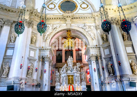 Santa Maria della Salute Kirche Basilika AltarVenice Italien. In 1681 zu Unserer Lieben Frau der Gesundheit wegen der 1630 Ausbruch der Pest, w konkurriert Stockfoto