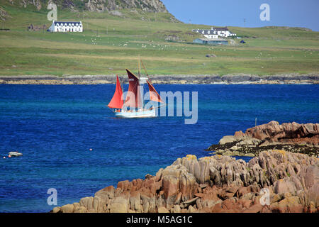 Traditionelle hölzerne Fischerboot, Birthe Marie, die Segeltörns von Iona bietet, im Sound von Iona, Innere Hebriden, Schottland Stockfoto