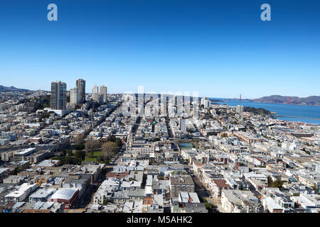 North Beach und die Golden Gate Bridge gesehen Vom Coit Tower, Telegraph Hill, San Francisco. Stockfoto