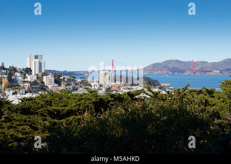 San Francisco und die Golden Gate Bridge gesehen vom Telegraph Hill. Stockfoto