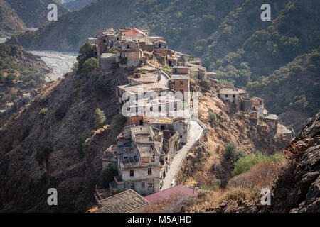 Das verlassene Dorf Roghudi Vecchio im Aspromonte Gebirge, Kalabrien, Italien. Stockfoto