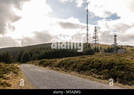 Zelle Turm und Radio Türme auf Ticknock, Dublin, Irland. Stockfoto