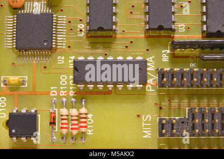 Nahaufnahme eines elektronischen Platine mit Mikrochips Stockfoto