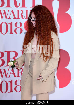 Jess Glynne Teilnahme an den Brit Awards in der O2 Arena in London. Stockfoto