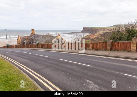 Die steilen absteigend Straße, die zum Strand von Saltburn am Meer, England, Großbritannien Stockfoto