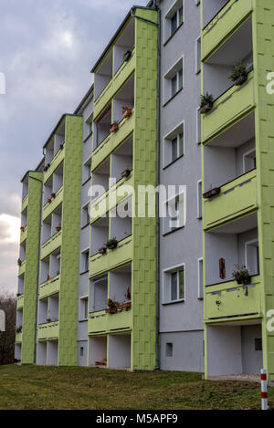 50 s multi-Family House in Jena, Thüringen von der Rückseite mit Balkon Stockfoto