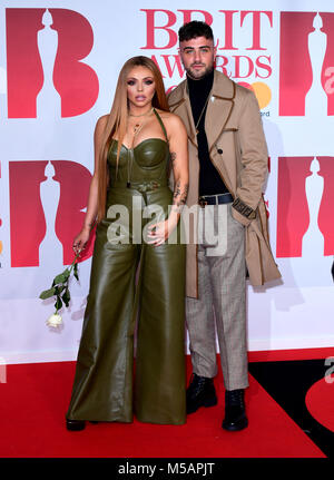 Jesy Nelson und Harry James an den Brit Awards in der O2 Arena in London. Stockfoto