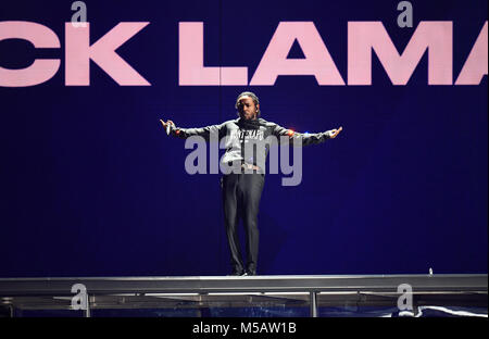 Kendrick Lamar führt auf der Bühne während der BRIT Awards 2018 zeigen, in der O2 Arena in London statt. Redaktionelle Verwendung. Stockfoto