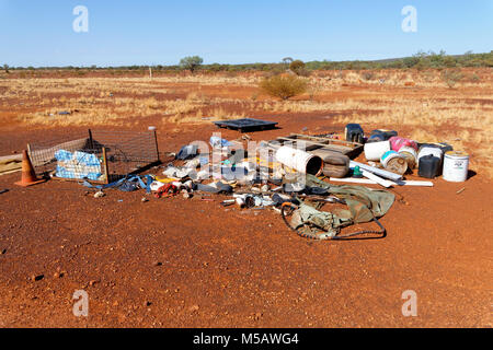 Abfälle und Müll im Outback australische Landschaft, Murchison, Western Australia Stockfoto