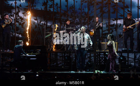 Rag 'n' Bone Mann auf der Bühne bei den BRIT Awards 2018 zeigen, in der O2 Arena, London durchführt. Redaktionelle Verwendung. PRESS ASSOCIATION Foto. Bild Datum: Mittwoch, 21. Februar 2018. Siehe PA Geschichte showbiz Briten. Photo Credit: Victoria Jones/PA-Kabel. Stockfoto