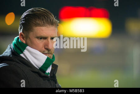 Yeovil, Somerset, UK. 21. Februar 2018, Huish Park, Yeovil, England: Jamie Sherwood, Manager von Yeovil während der WSL Übereinstimmung zwischen Yeovil Town Damen FC und FC Chelsea Damen, am Huish Park Stadium - Heimat von Yeovil F.C. © David Rebhuhn/Alamy leben Nachrichten Stockfoto