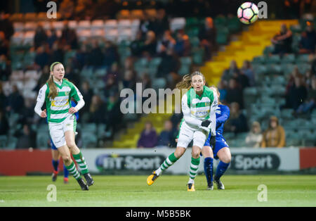 Yeovil, Somerset, UK. 21. Februar 2018, Huish Park, Yeovil, England: Erin Cuthbert von Chelsea hat einen Schuß am Ziel der WSL Übereinstimmung zwischen Yeovil Town Damen FC und FC Chelsea Damen, am Huish Park Stadium - Heimat von Yeovil F.C. © David Rebhuhn/Alamy leben Nachrichten Stockfoto