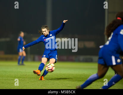 Yeovil, Somerset, UK. 21. Februar 2018, Huish Park, Yeovil, England: Karen CARNEY von Chelsea nimmt einen Freistoß in die WSL-Match zwischen Yeovil Town Damen FC und FC Chelsea Damen, am Huish Park Stadium - Heimat von Yeovil F.C. © David Rebhuhn/Alamy leben Nachrichten Stockfoto