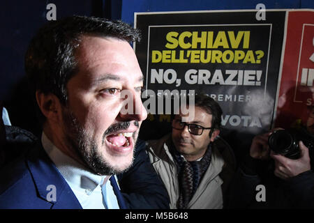 Matteo Salvini italienischen Führer der Lega Nord politische Partei und Mitglied des Europäischen Parlaments während einer Wahlkampagne Demonstration in Caserta, Region Kampanien, Süditalien, 21/02/2018 - Neapel, Italien Stockfoto