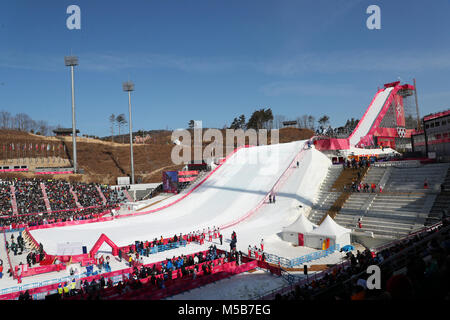 Pyeongchang, Südkorea. 21 Feb, 2018. Allgemeine Ansicht Snowboarden: Männer Big Air Qualifikation Alpensia Skispringen Zentrum während des PyeongChang 2018 Olympic Winter Games in Pyeongchang, Südkorea. Credit: YUTAKA/LBA SPORT/Alamy leben Nachrichten Stockfoto