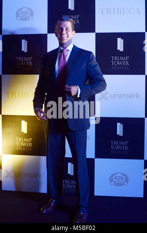 Kolkata, Indien. 21 Feb, 2018. US-Präsident Donald Trump Sohn Donald Trump Jr stellt für Fotosession in einem Hotel während der Begehung Trump Tower in Kalkutta. Credit: Saikat Paul/Pacific Press/Alamy leben Nachrichten Stockfoto