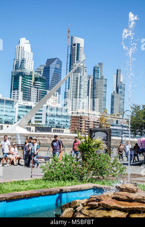 Buenos Aires Argentinien, Puerto Madero, Rio Dique, Wasser, Flussufer, Skyline der Stadt, Promenade, Puente De La Mujer, Fußgängerhängebrücke entworfen Stockfoto