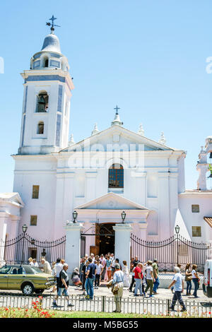 Buenos Aires Argentinien, Recoleta, Basilica Nuestra Senora del Pilar Katholische Kirche, außen, Glockenturm, Gemeindemitglieder verlassen Masse, Erwachsene Erwachsene m Stockfoto