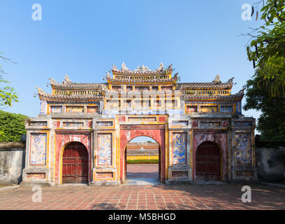 West Gate, Chuong Duc, Hoang Thanh Kaiserpalast, die Verbotene Stadt, Hue, Vietnam Stockfoto