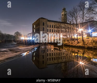 Der wunderbare idyllische Dorf Saltaire, erbaut von Sir Titus Salt und war auch der frühere Heimat der weltberühmten Künstler David Hockney Stockfoto