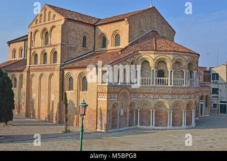Jahrhundert byzantinische Kirche der Hl. Maria und Hl. Donato auf der Insel Murano, Venedig. Eine der ältesten Kirchen in der Lagune von Venedig Stockfoto