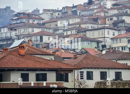 Alte Häuser im alten Teil der Stadt in Mazedonien Ohrid entfernt Stockfoto