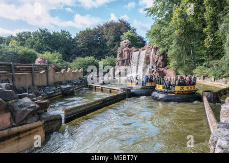 Kaatsheuvel, Niederlande - 19 August 2017: Die Attraktion Piranha im Freizeitpark Efteling in den Niederlanden Stockfoto