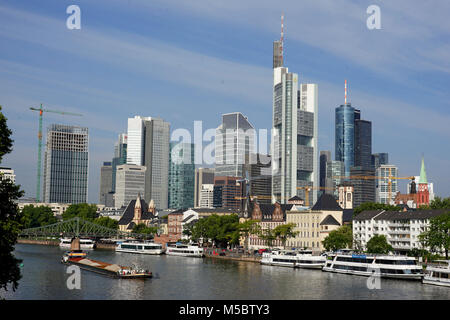 Main ans Skyline, vom Ufer des Sachsenhausen, Frankfurt, Deutschland Stockfoto