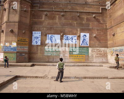 Jungen spielen, Varanasi Stockfoto