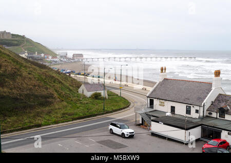 Erhöhte Blick nach Westen über Saltburn-by-the-Sea Cliff von der Jagd Stockfoto