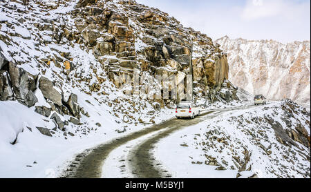 Die schneebedeckten Berge, khardungla Durchlauf, Leh Ladakh Jammu, Kaschmir, Indien Stockfoto