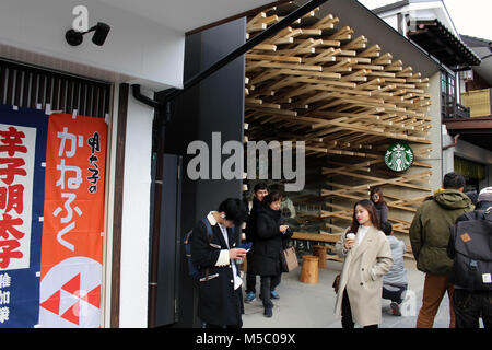 Eine ikonische Starbucks (nach japanischer) in Dazaifu Tenmangu komplex. Im Februar 2018 übernommen. Stockfoto