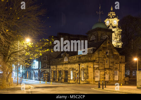 Lancaster, England, Großbritannien - 11 November, 2017: The Edwardian barocken Glockenturm von Lancaster Rathaus, Sitz der Lancaster City Council, steigt über den Stockfoto