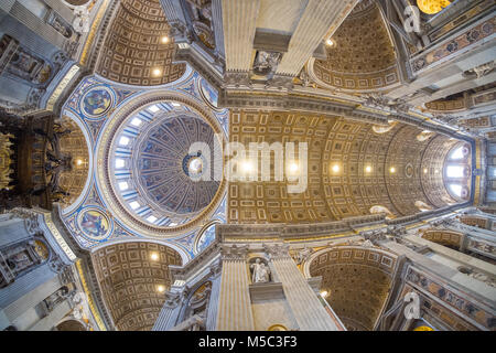 St. Peter's Basilica Kuppel innen in Rom, Italien Stockfoto