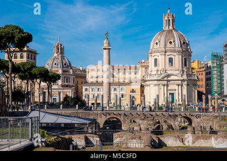 Forum Romanum und Trajan Spalte in Rom, Italien Stockfoto