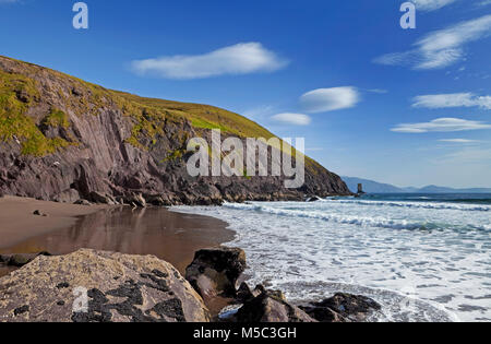 Surfing Beach auf Dun Cin Reifen Strand, in der Nähe von Dingle, der Halbinsel Dingle in der Grafschaft Kerry, Irland Stockfoto