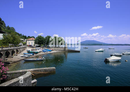 Lesa, Italien. Kleine touristische Dorf am Lago Maggiore Stockfoto