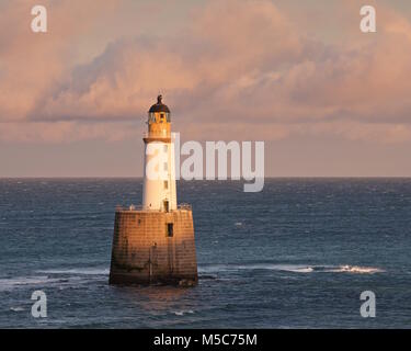 Ein farbenfroher Sonnenuntergang vom Strand von rattray Kopf genommen zu den berühmten rattray Head Lighthouse. Der Schuß war im Februar 2018 übernommen. Stockfoto