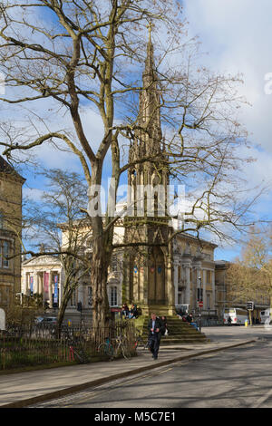 Blick Richtung St Giles Oxford Großbritannien mit den Märtyrern Memorial im Vordergrund und die Taylorian Institut und Ashmolean im Hintergrund Stockfoto