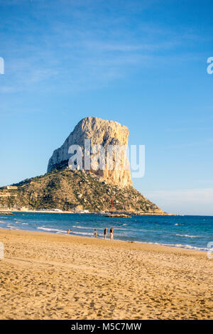 Den Penon d'Ifach, dem Symbol der Costa Blanca in Calpe, Spanien Stockfoto