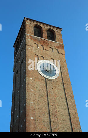 Hohe clock Glockenturm im Zentrum von Chioggia Insel in der Nähe von Venedig in Italien Stockfoto