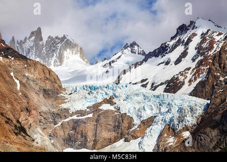 Gletscher in der Fitz Roy Massivs, Nationalpark Los Glaciares, Argentinien. Stockfoto