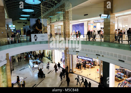 Bukarest, Rumänien - 26. Dezember 2017: Peek Cloppenburg in AFI Cotroceni Shopping Mall. Internationalen Kette der Mode Kaufhäuser headqua Stockfoto