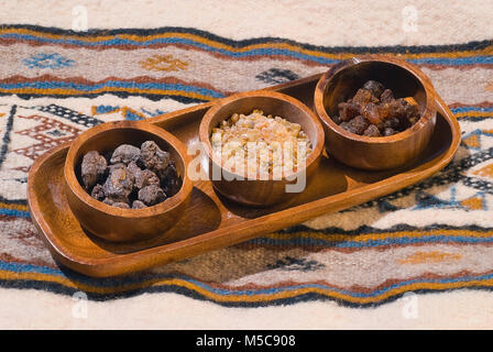 Verschiedene Harze und Weihrauch; Frankincenso (Boswellia papyrifera), Borena (Boswellia neglecta) e (opoponax Commiphora Erythraea). Stockfoto